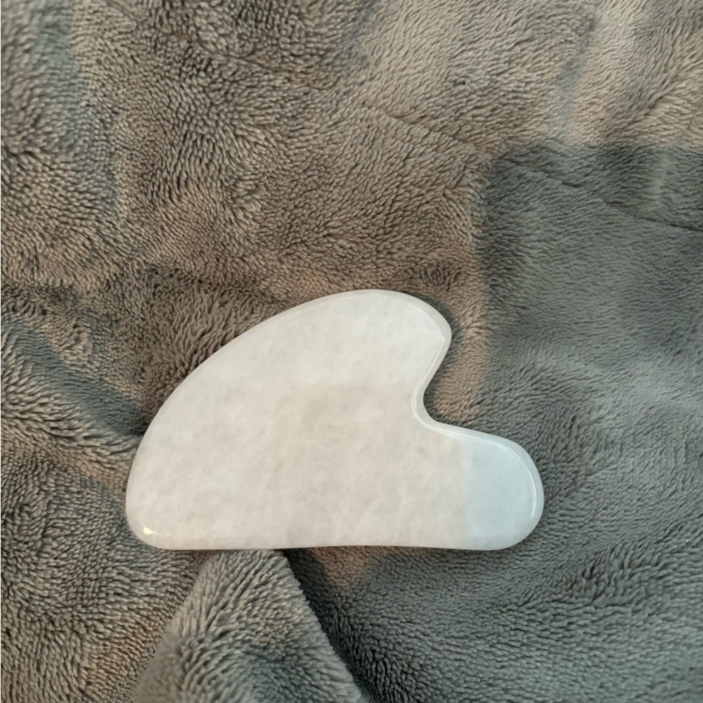 Innisfree White Gua Sha Tool - Picture 2 of 2